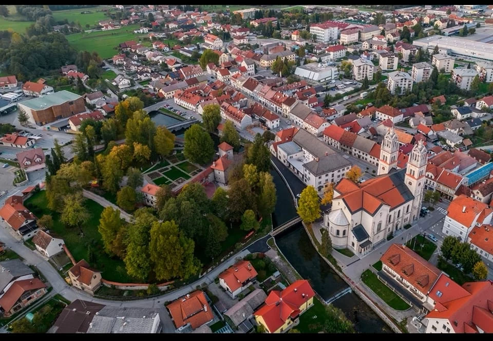 Prosta delovna mesta Ribnica - Pregled zaposlitvenih priložnosti