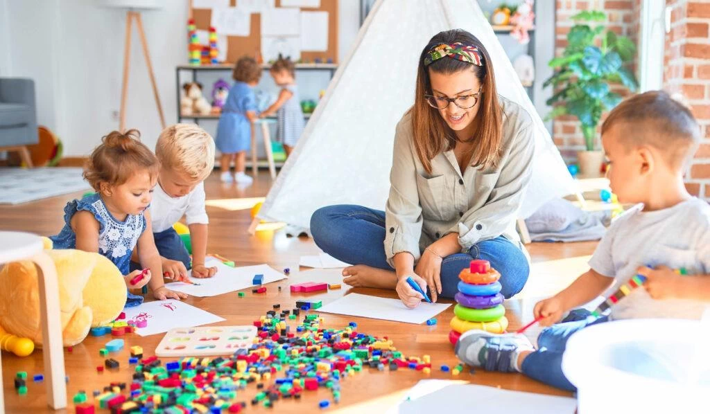 Prosta delovna mesta vzgojitelj - Sedaj lahko preverite delodajalce!